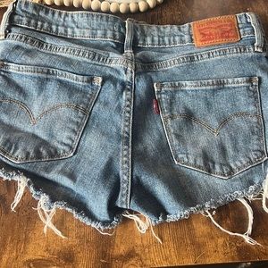 Distress, short Levi’s